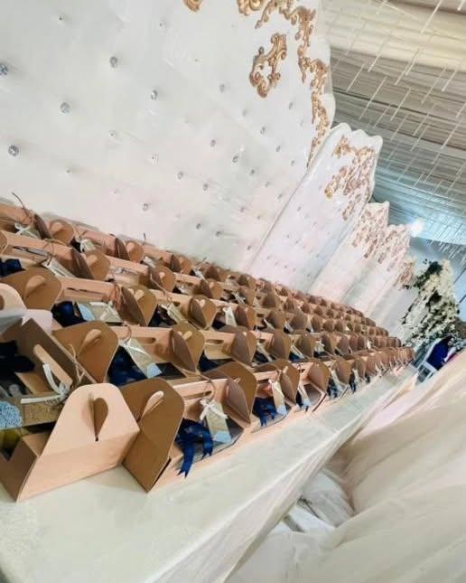 پک پذیرایی جشن با جعبه پذیرایی و تزئین پاپیون