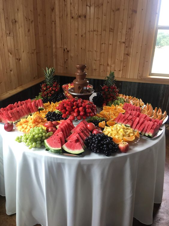 از چه میوه هایی برای پذیرایی در مهمانی رسمی استفاده کنیم؟